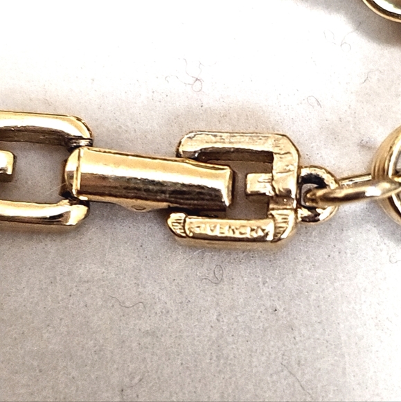 Givenchy Rollover Necklace - Picture 4 of 4